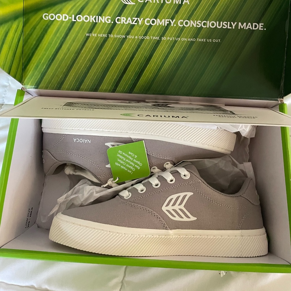 Cariuma Women's NAIOCA Canvas Light Grey Canvas Off-White Logo Sneaker Size 8